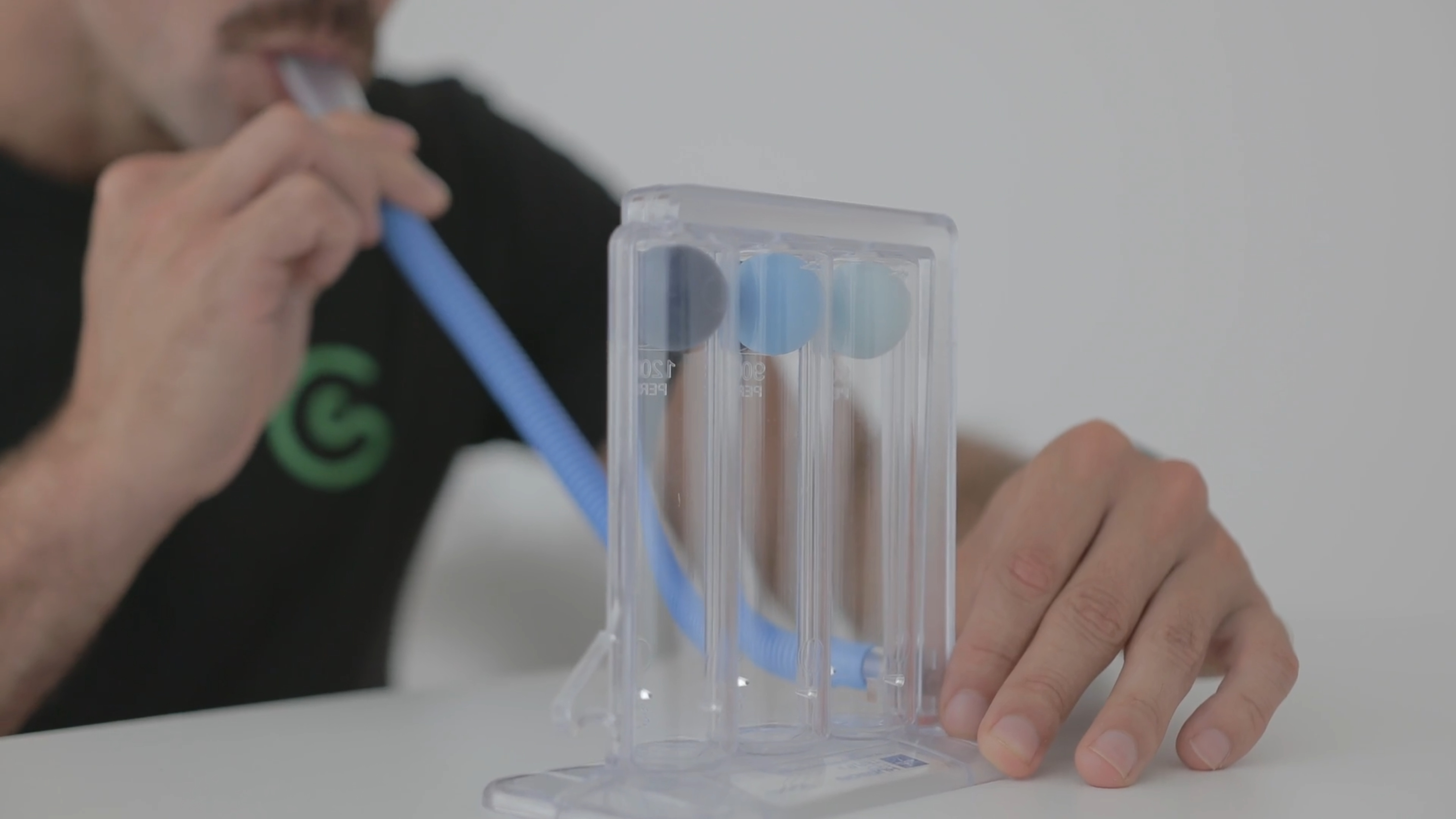 Consejos para usar correctamente el inspirómetro tras una cirugía